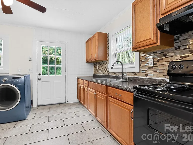 4016 Bearwood Ave — Photo 5