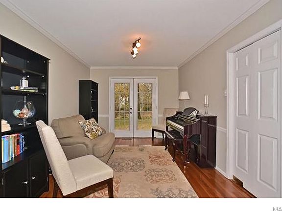 4th image of 809 Carman Woods Dr