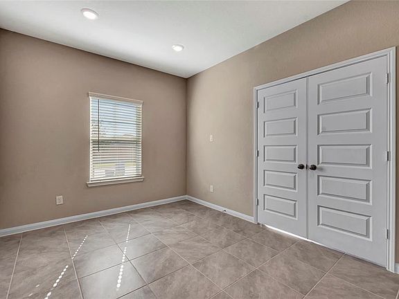 4th image of 903 Cloverdale Dr