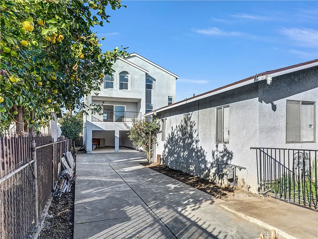 4 bed, 2273 sqft, $5,500 — Photo 3