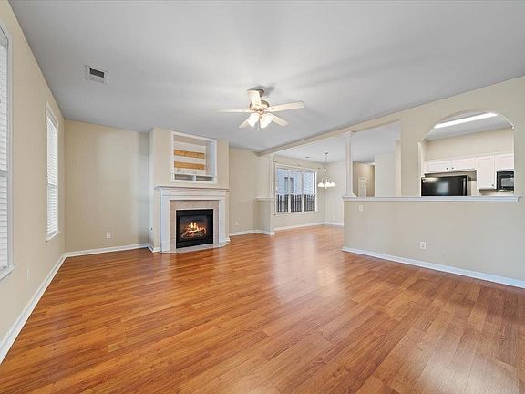 3rd image of 138 Island Bluff Dr