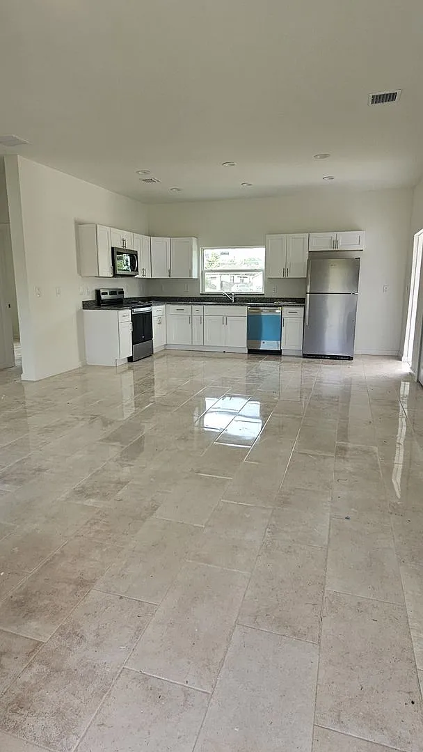 Brand New Move In Ready 3 Bedroom 2 Bath — Photo 2