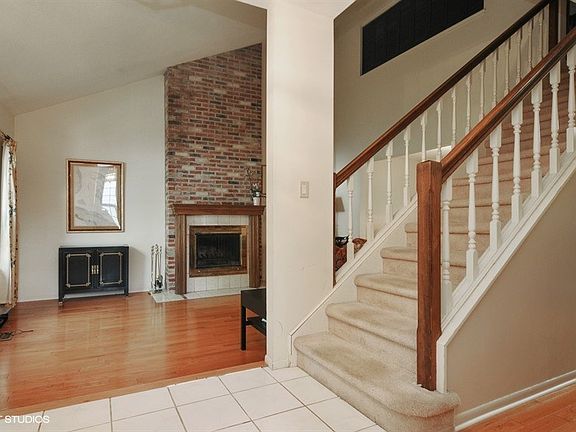 2nd image of 633 Dixon Ct