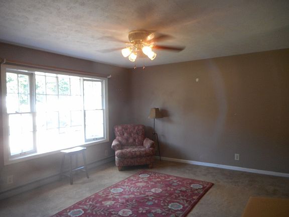 5th image of 1205 Holverstott Dr