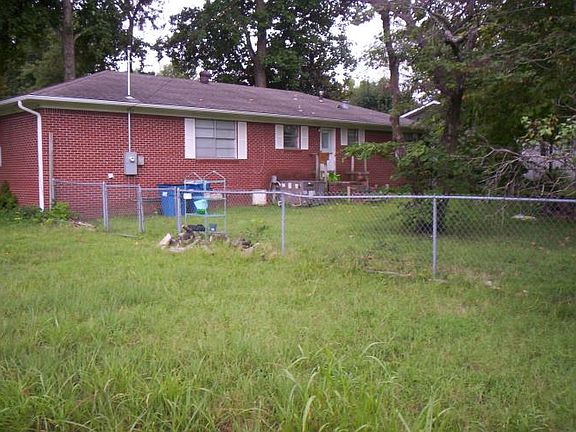 3rd image of 702 NW 8th St