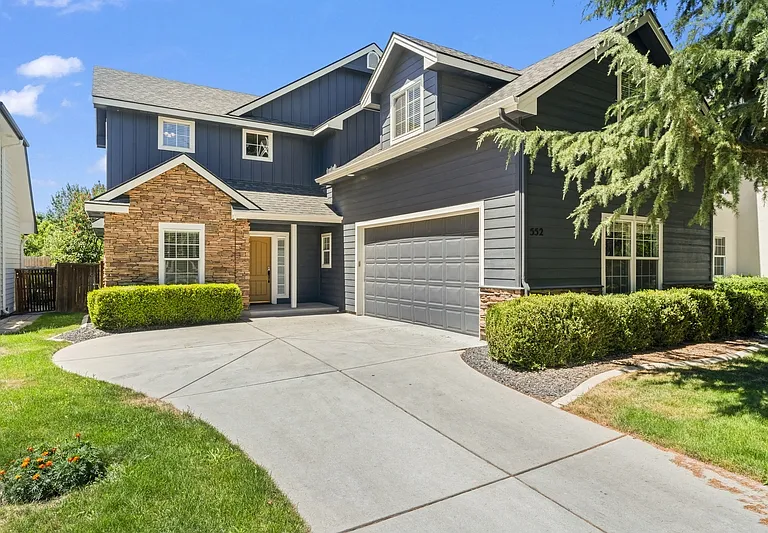 552 E Whitney Ct — Photo 3