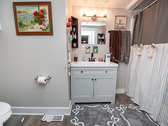 4th image of 864 Canaan Rd