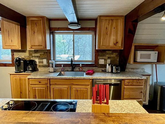 4th image of 1220 Edelweiss Dr