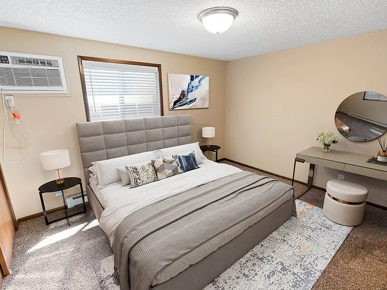 Collegewood Place Apartments — Photo 9
