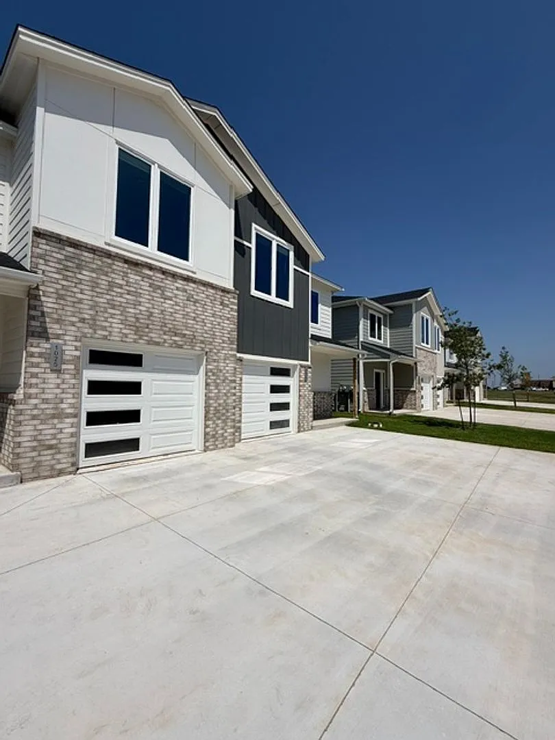New Construction Townhouses in Edmond — Photo 2