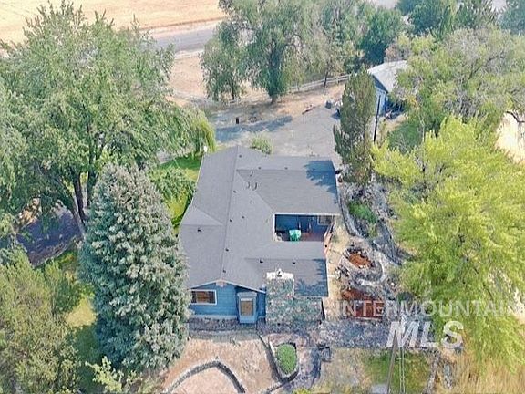 2nd image of 1549 Cove Rd