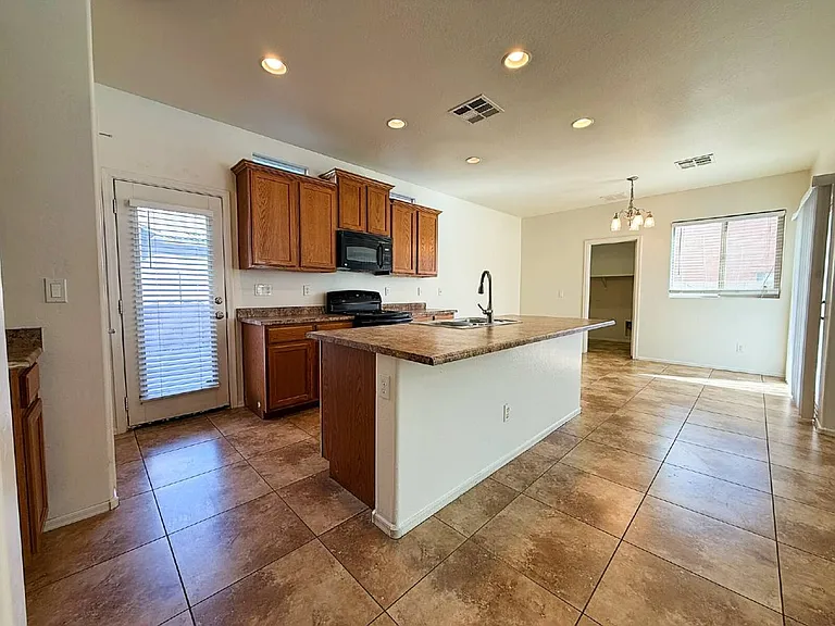 7255 W Palmaire Ave — Photo 6