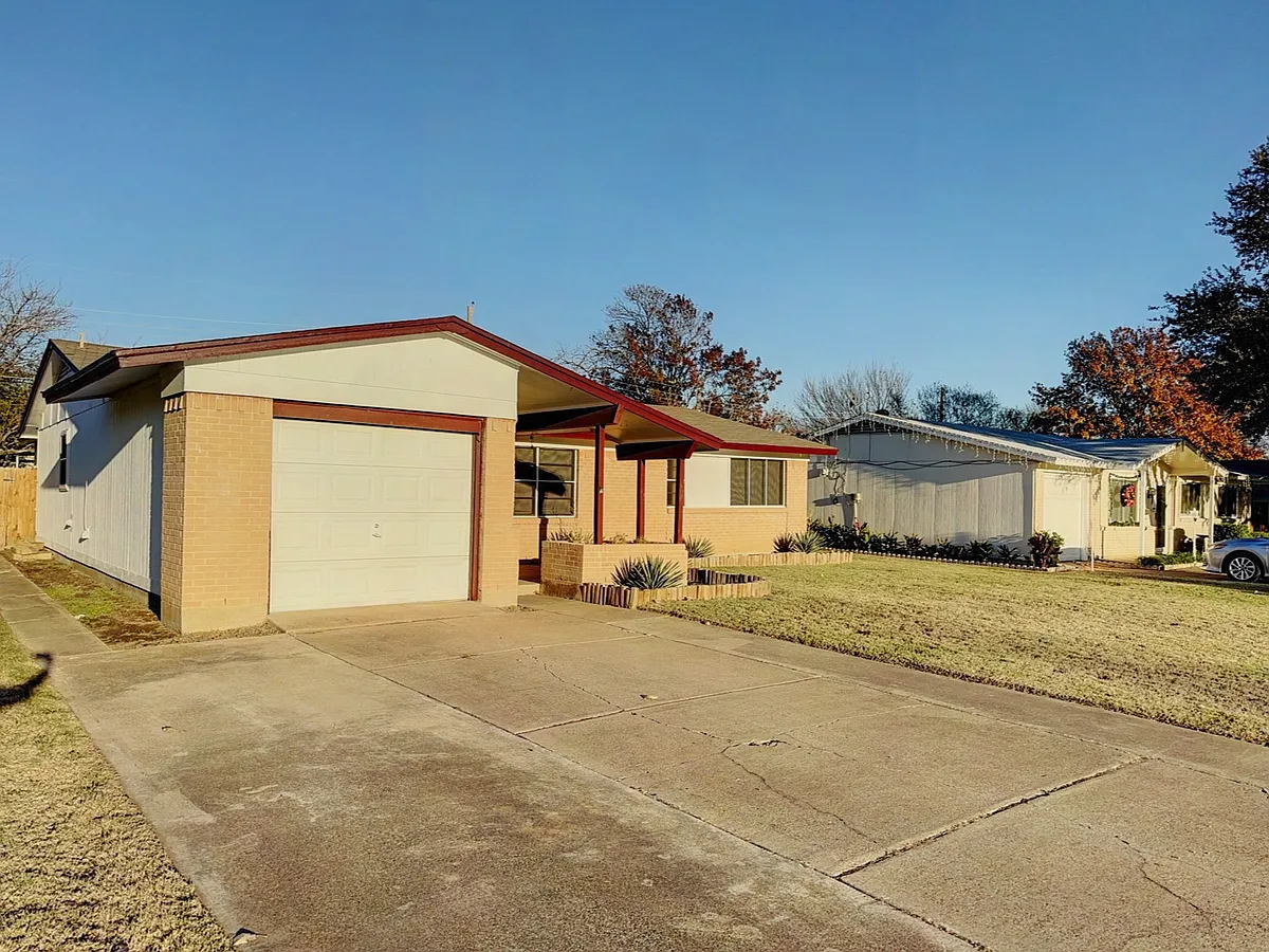 Building Photo - 2837 Lowell Dr