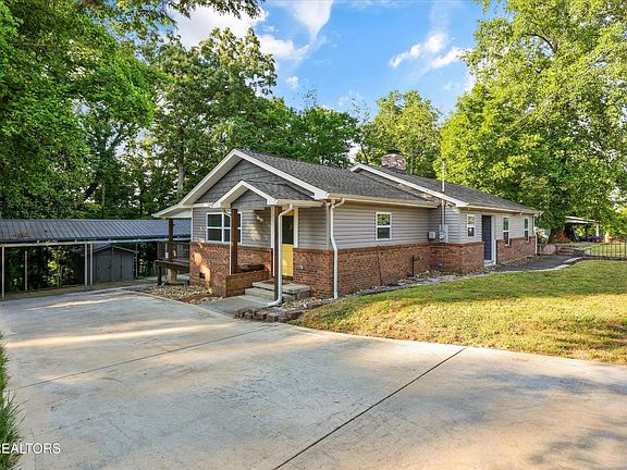 3rd image of 107 W Magnolia Ln