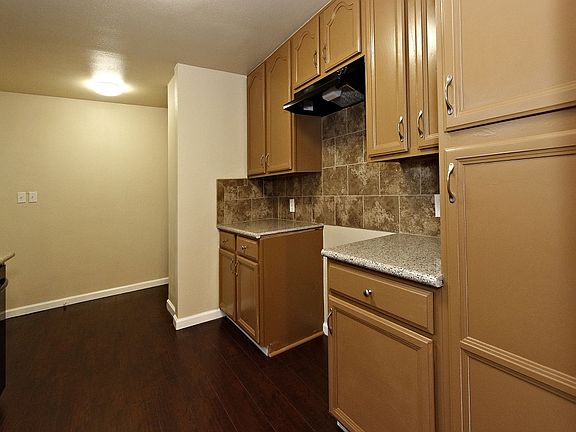 5th image of 24 E Bellaire Way