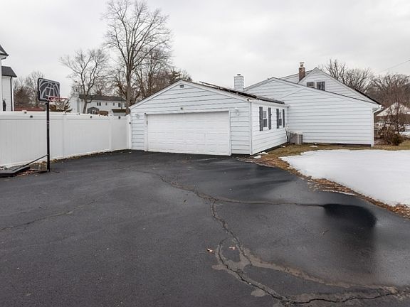 3rd image of 5 Ferndale Rd