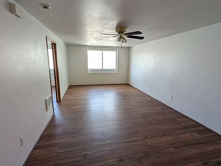 105 N Broad St — Photo 12