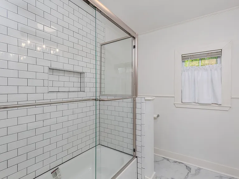 408 Bryan St — Photo 17