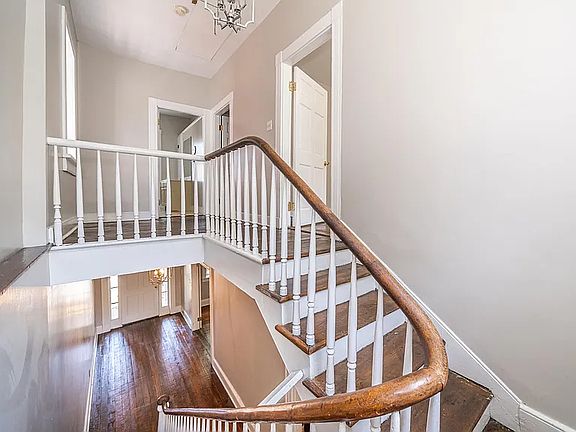 5th image of 507 W Clay St
