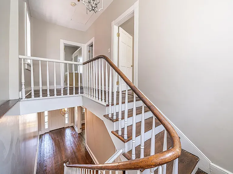 507 W Clay St — Photo 5
