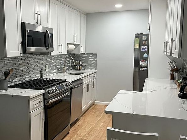 324 Post Ave APT 5J