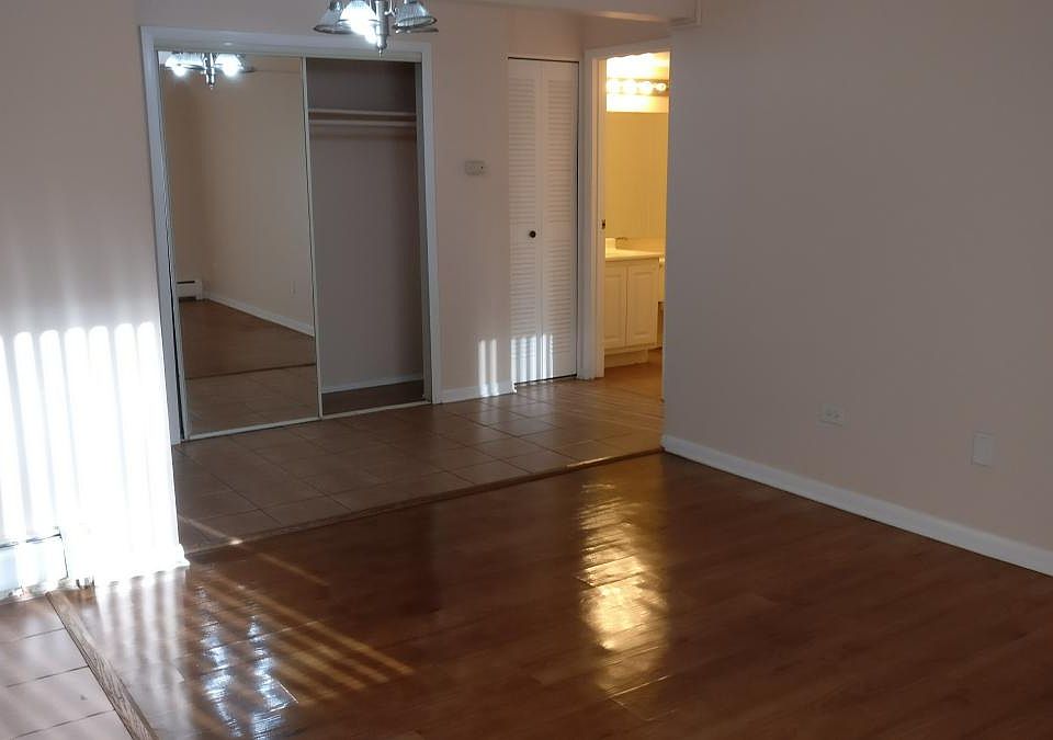 1st image of 1886 Somerset Dr