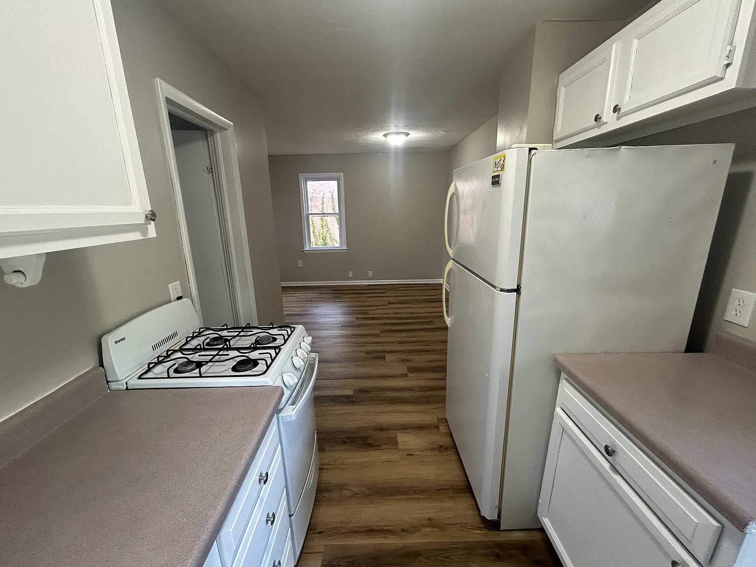 Studio, $650 — Photo 4