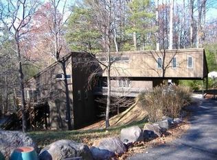 5647 Highfields Rd, Roanoke, VA 24018