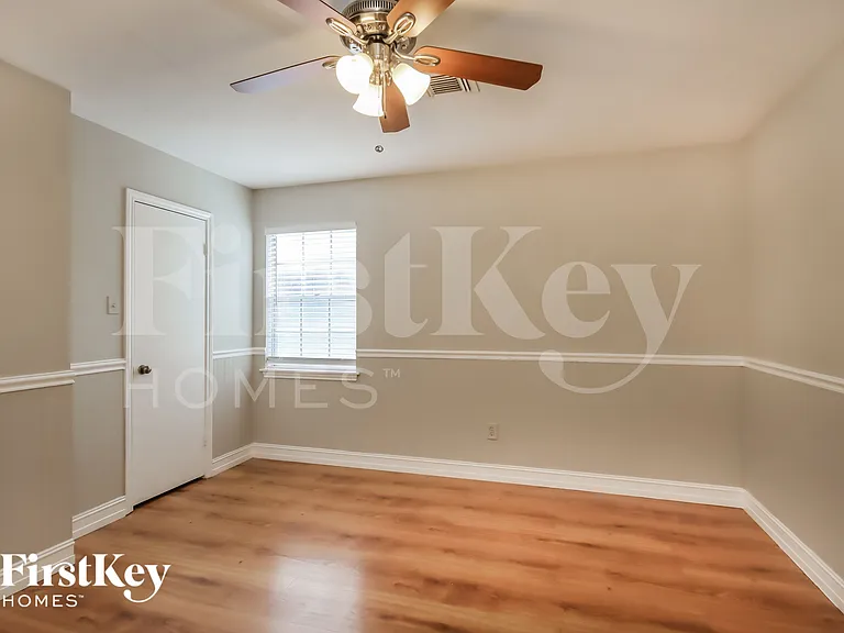 461 Stephen F Austin Dr — Photo 11