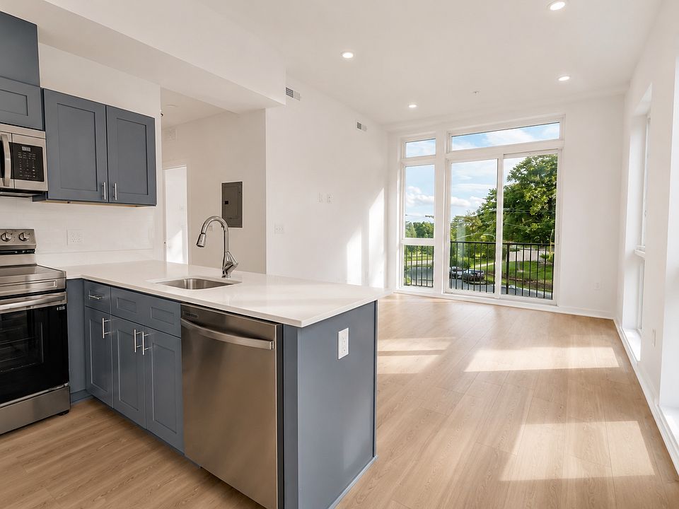 1st image of 2425 20th St NE #18A