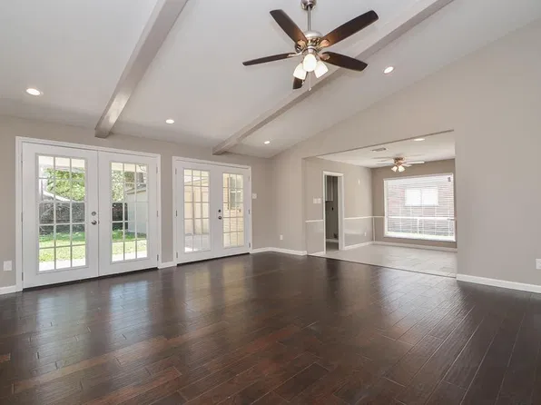 7615 Bankside Dr, Houston, TX 77071