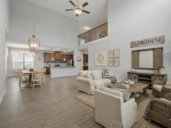 73 River Oaks Blvd, Waxahachie, TX 75165