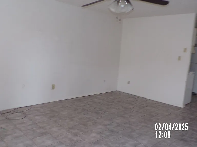 7916 NW Crossland Cir — Photo 3
