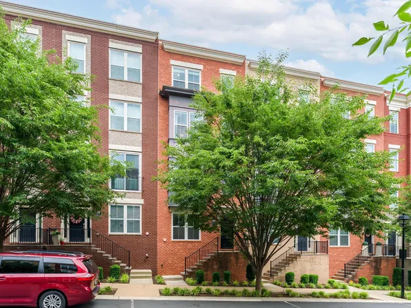 11692 Sunrise Square Pl, Reston, VA 20191