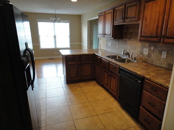 3rd image of 3417 Stone Briar St
