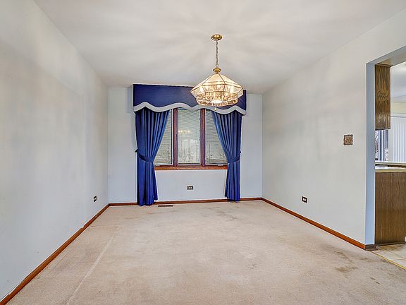 4th image of 8925 Linden Dr
