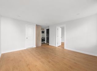 227 E 21st St #3R, New York, NY 10010