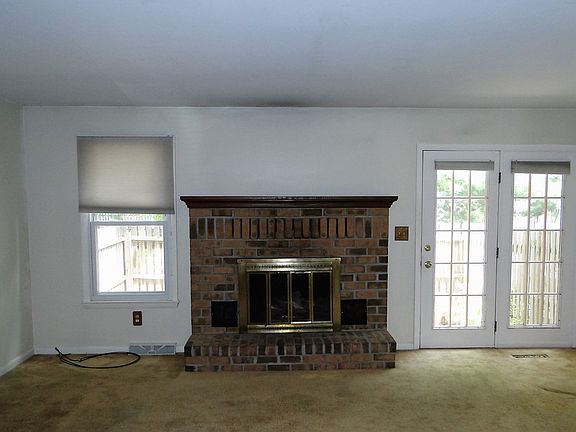 5th image of 155 Williamsburg Ct