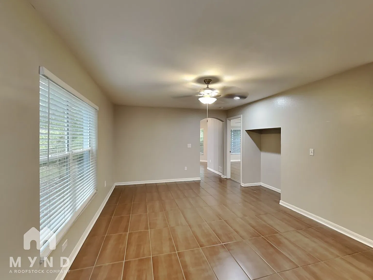 4 bed, 2.0 bath, 1377 sqft, $2,159 — Photo 4