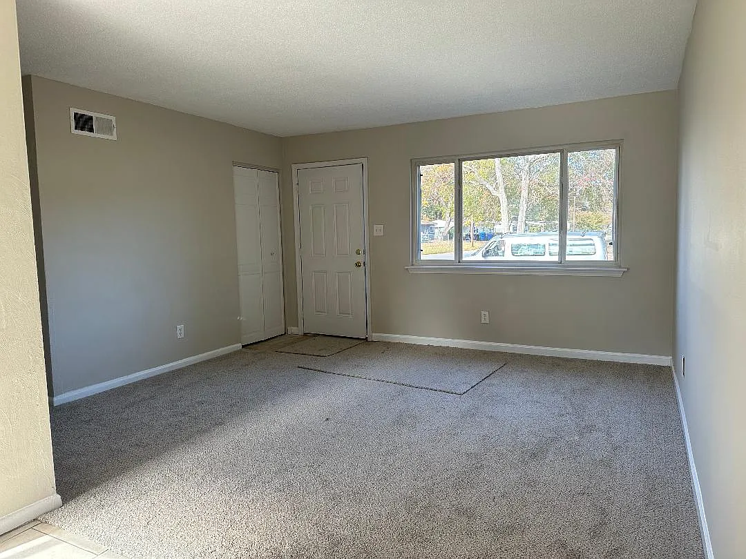 3 bed, 1000 sqft, $1,695 — Photo 4