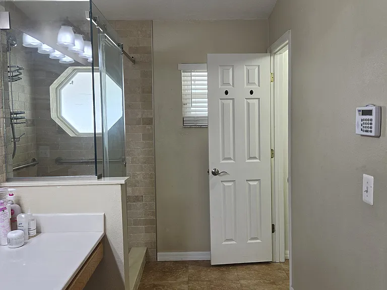 2215 Kingscrest Cir — Photo 12