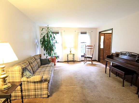 2nd image of 221 W Country Dr