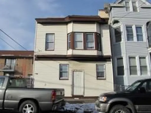 720 E 18th St, Paterson, NJ 07501