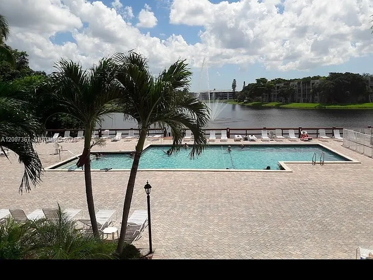 1518 Whitehall Dr #104 — Photo 23
