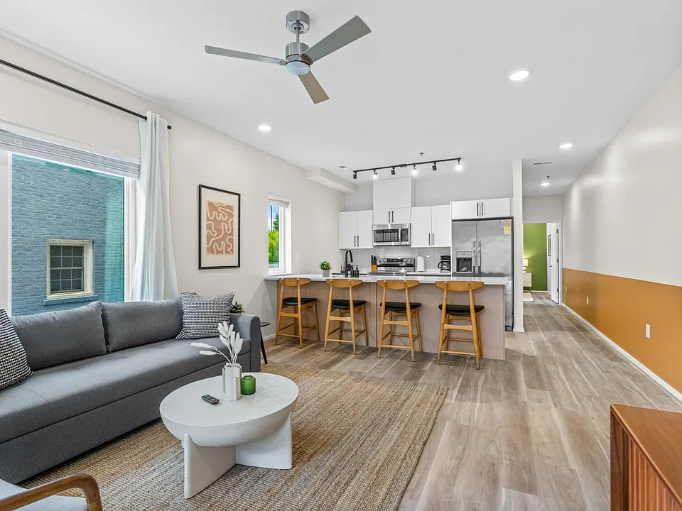 547 Winton Ter NE #1A