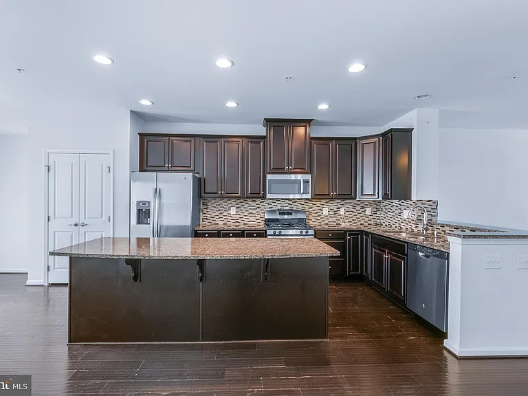 5365 S Center Dr — Photo 7