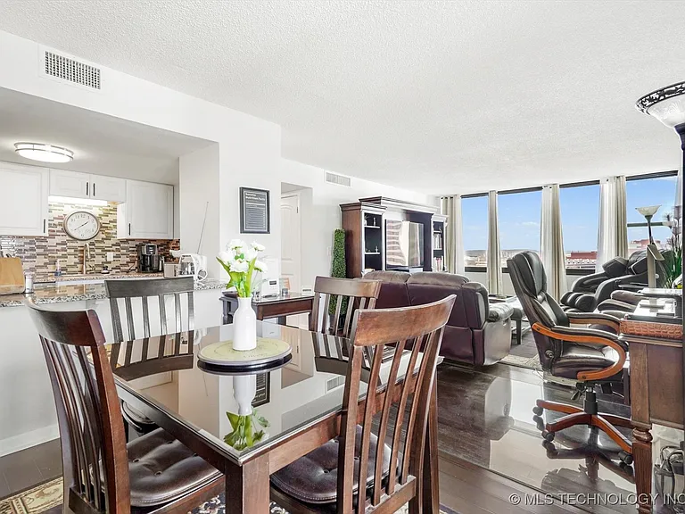 410 W 7th St #1023 — Photo 9