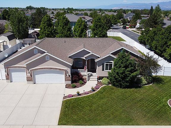 5th image of 3236 W Smithfield Cir
