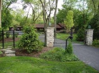 1101 Studio Ln, Riverwoods, IL 60015