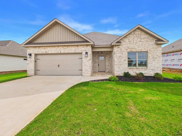 149 Early Dr, Byron, GA 31008